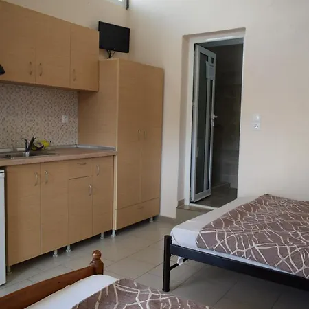 Lafazanis Aparthotel Nea Vrasna
